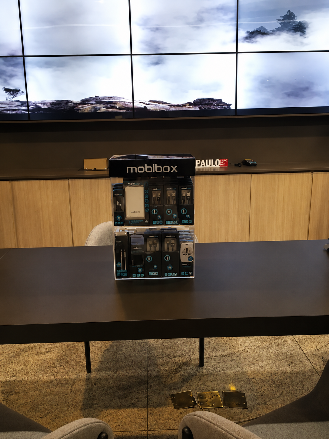 Mobibox display on a hotel lobby lounge table